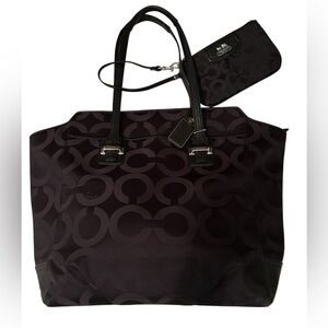 Coach Taylor Op Art tote with wristlet - EUC